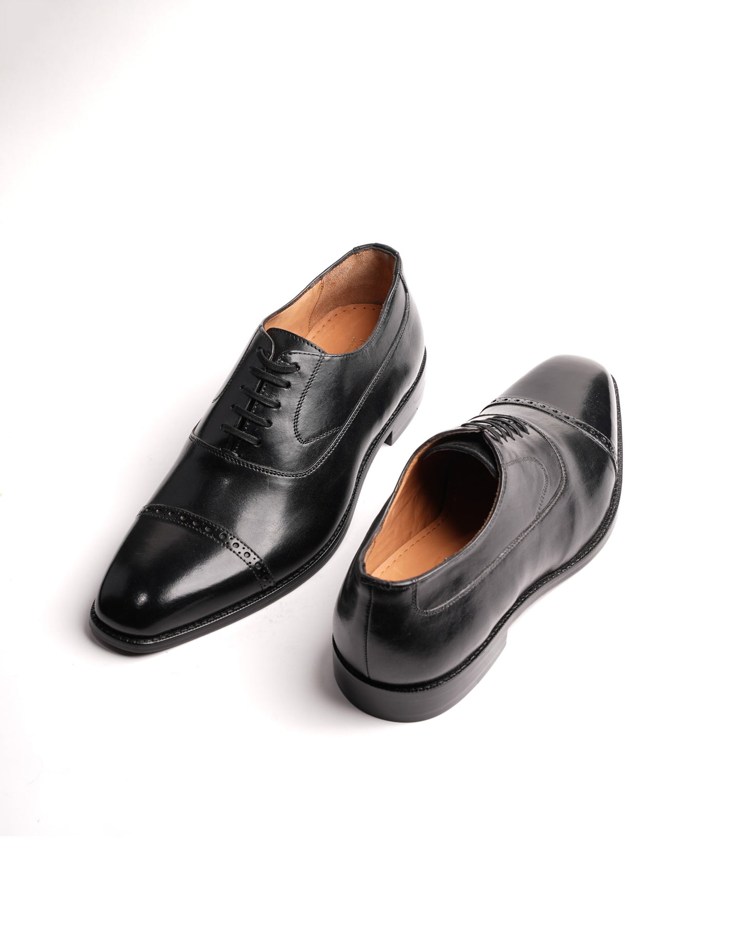 Classic Cap-Toe Oxford Shoe – Black