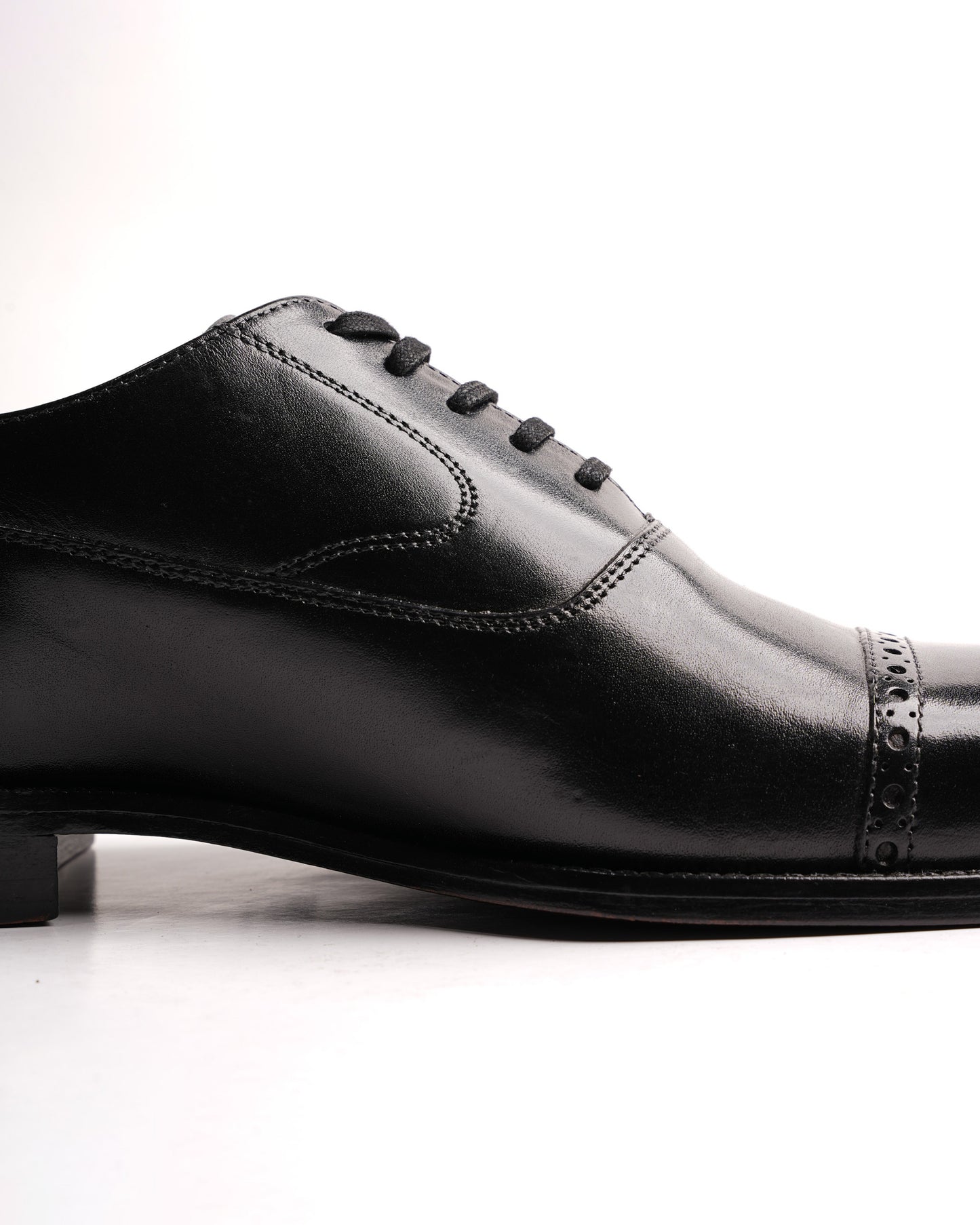 Classic Cap-Toe Oxford Shoe – Black